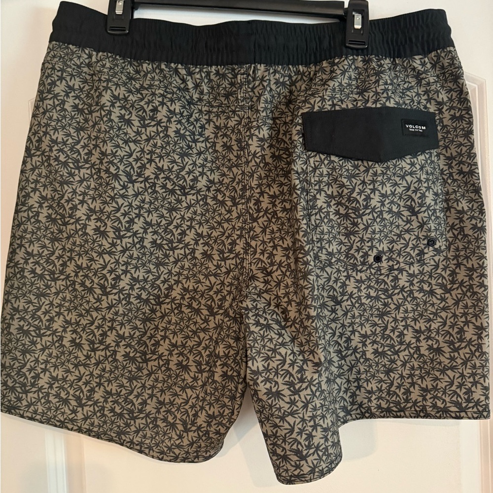 Men's Black Patterned Swim Shorts